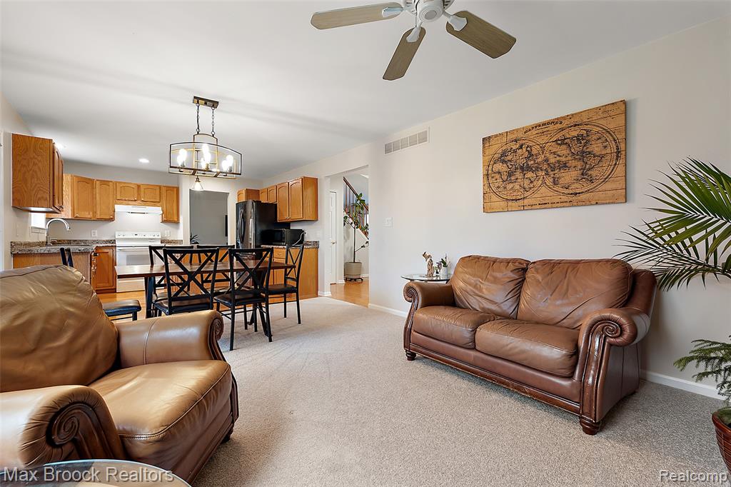 437 Cove View Drive, Waterford, MI 48327 — Photo 12