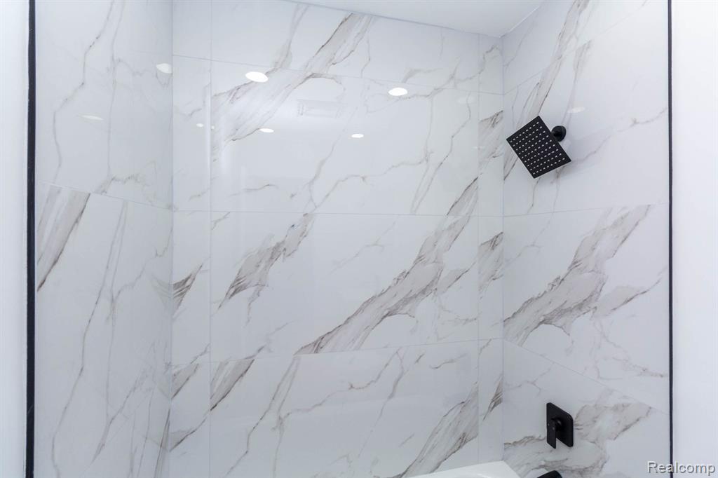 18099 Oak Avenue, Eastpointe, MI 48021 — Photo 14