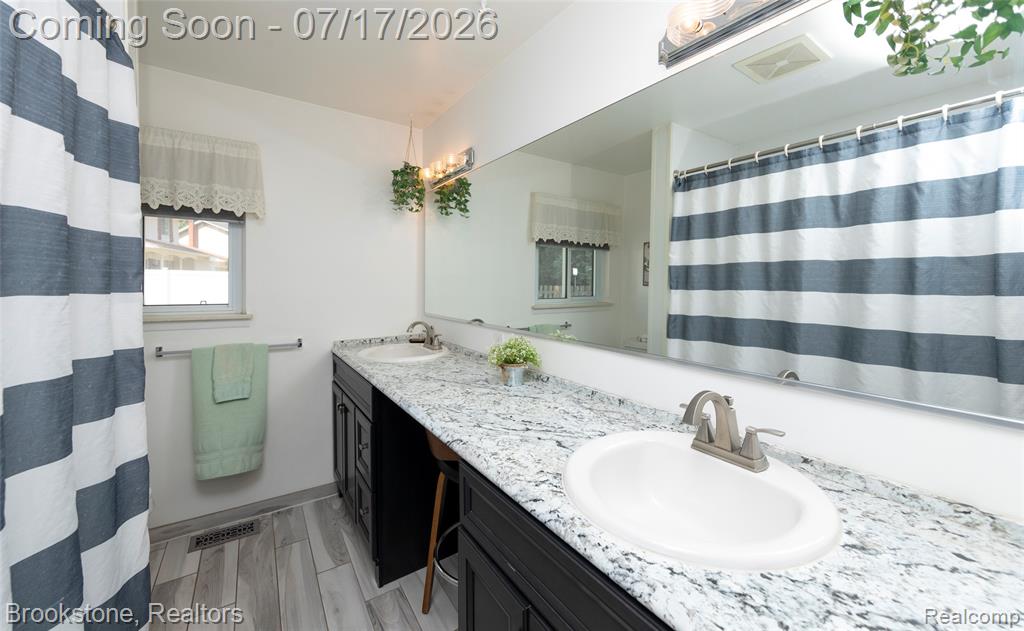 5245 Spinning Wheel Drive, Grand Blanc, MI 48439 — Photo 32