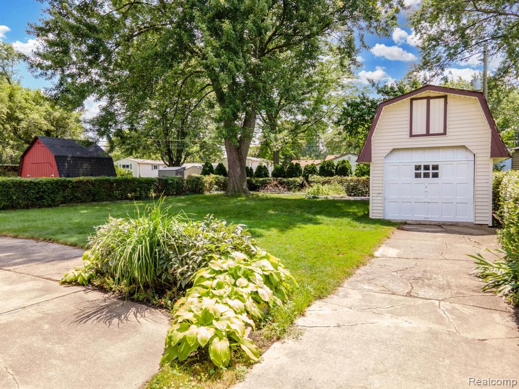 8252 Tinkler Road, Sterling Heights, MI 48312 — Photo 50