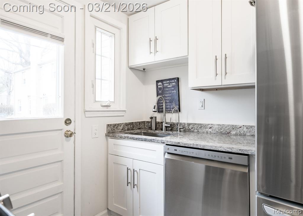 683 Graefield Court, Birmingham, MI 48009 — Photo 11