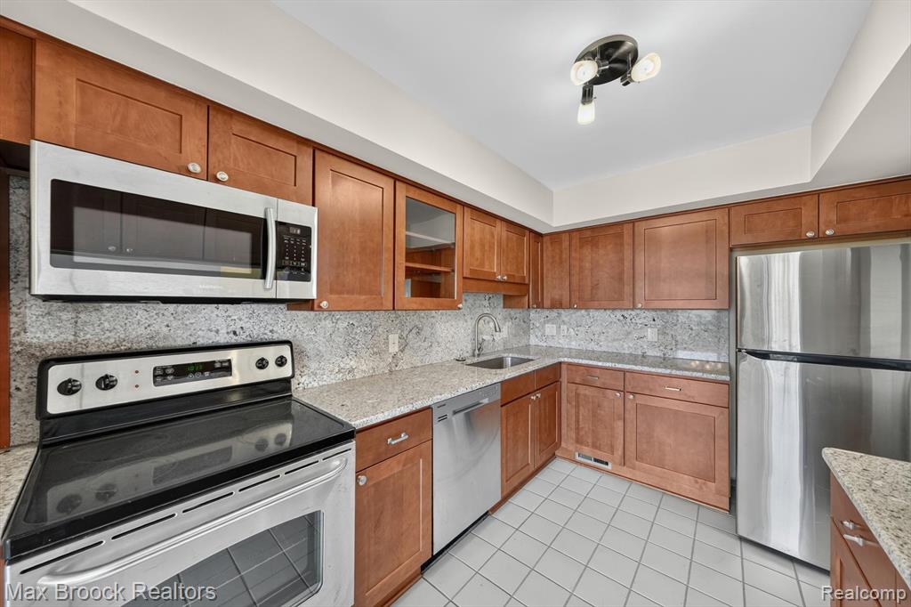 600 W BROWN Street, Birmingham, MI 48009 — Photo 14