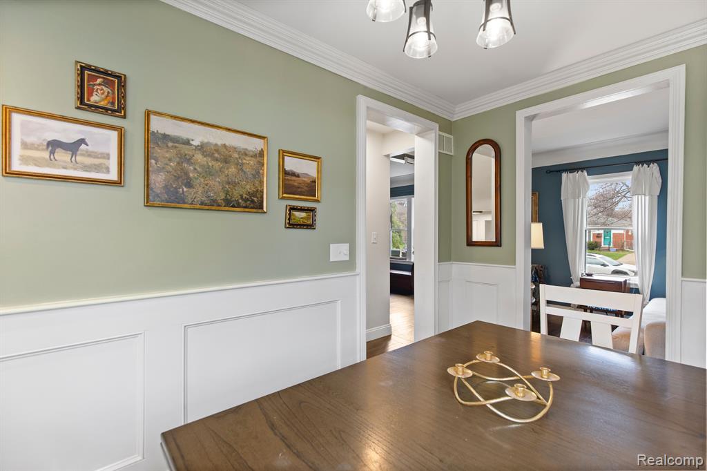 716 WOODLAWN Avenue, Royal Oak, MI 48073 — Photo 8