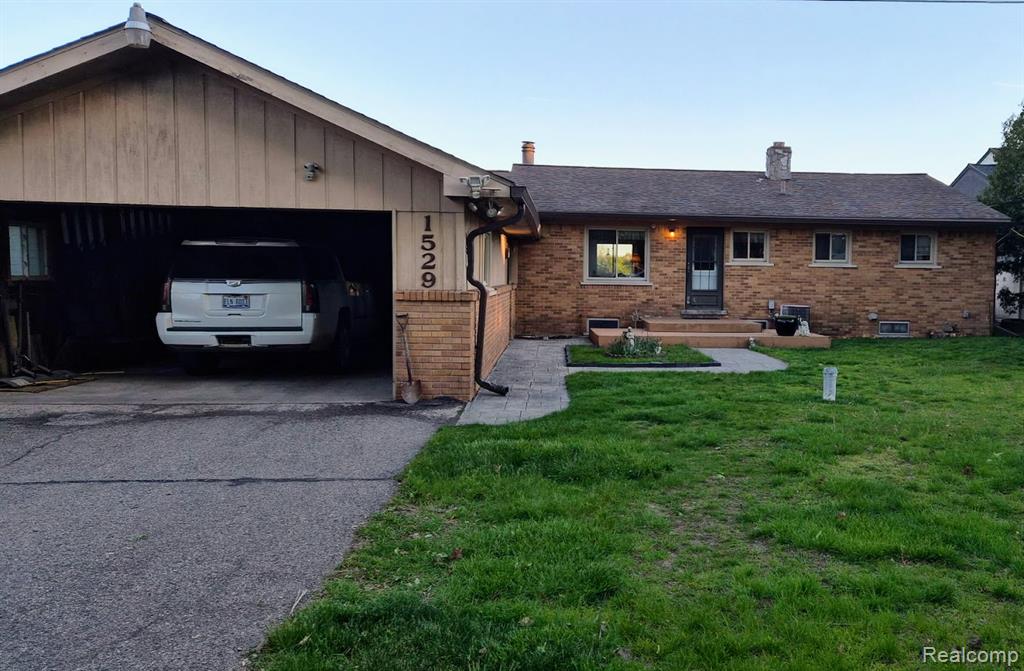 1529 Harwood Drive, Oxford, MI 48371 — front exterior