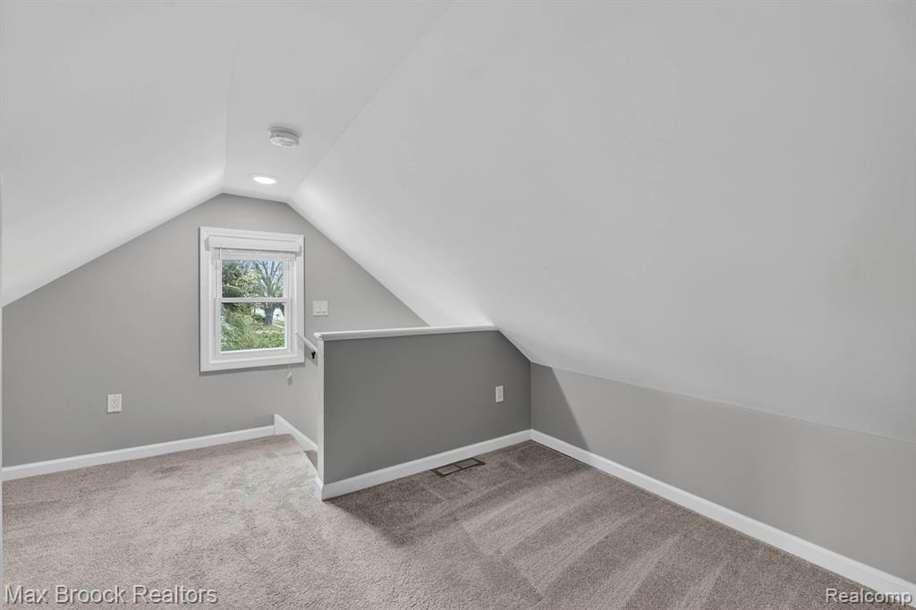 21631 Tulane Avenue, Farmington, MI 48336 — Photo 29