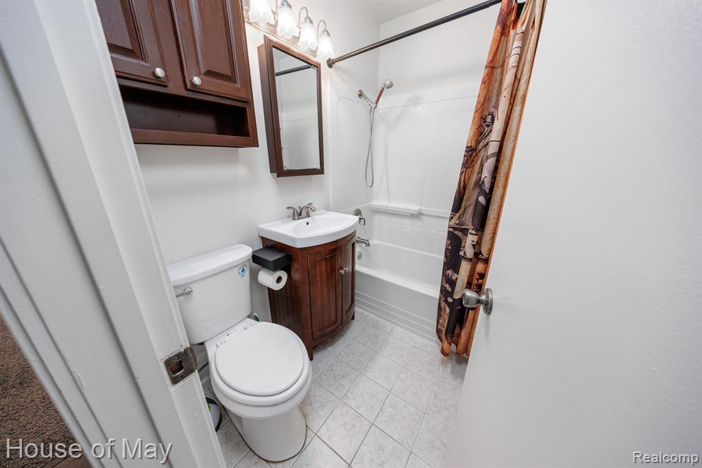4822 FILER Street, Waterford, MI 48328 — Photo 12