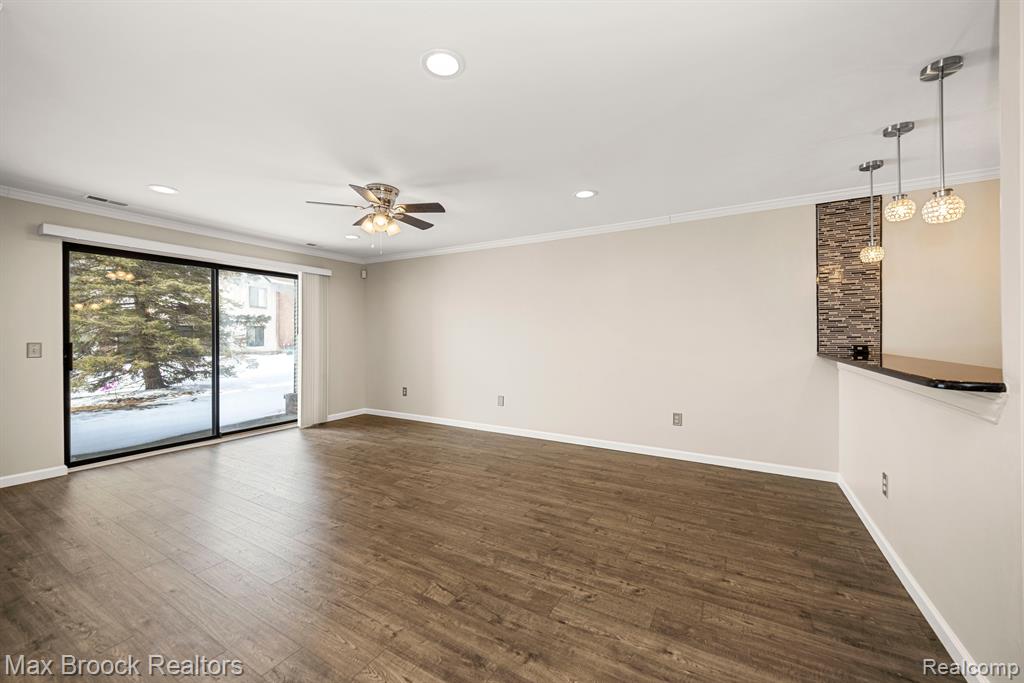 6689 W Ridgefield Circle, West Bloomfield, MI — Photo 7