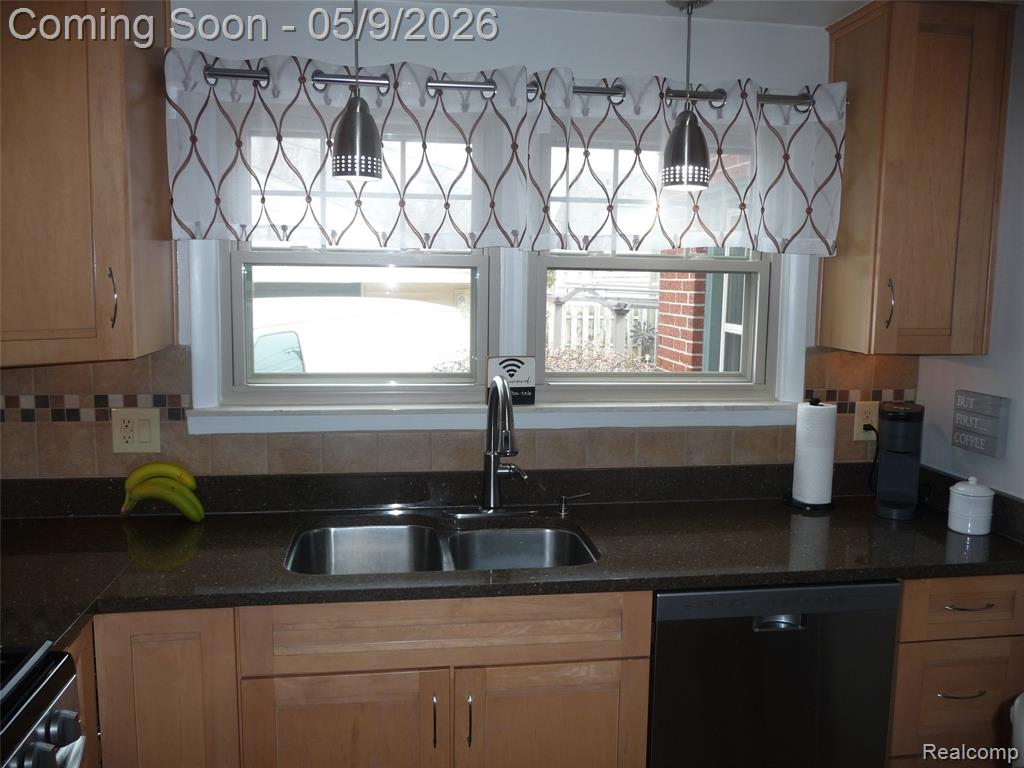 17360 Westmoreland Road, Detroit, MI 48219 — Photo 19
