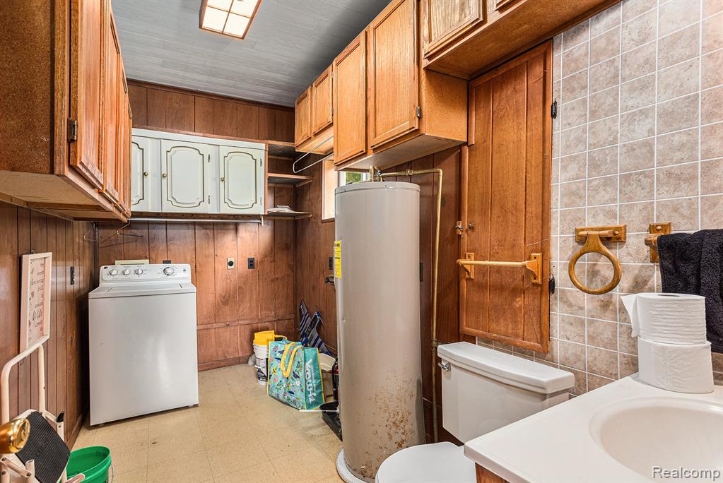808 S Dow Road, MI 48661 — Photo 33