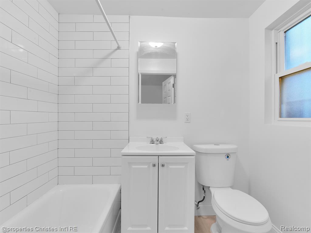 44 HIGHLAND Street, Highland Park, MI 48203 — Photo 24