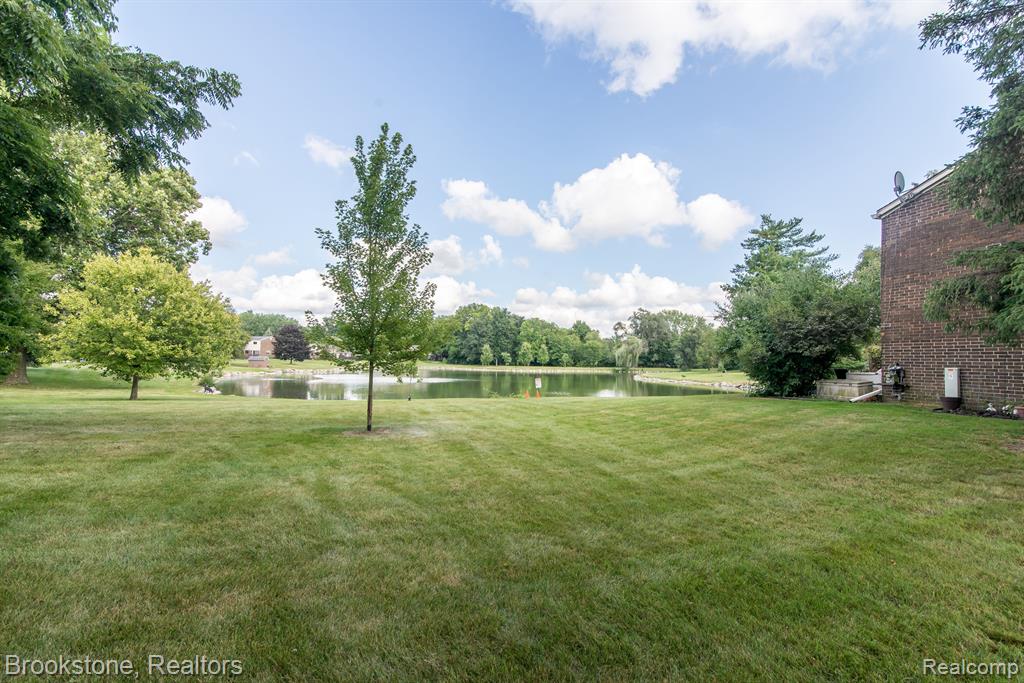 8352 LAKEVIEW Drive, Ypsilanti, MI 48198 — Photo 22