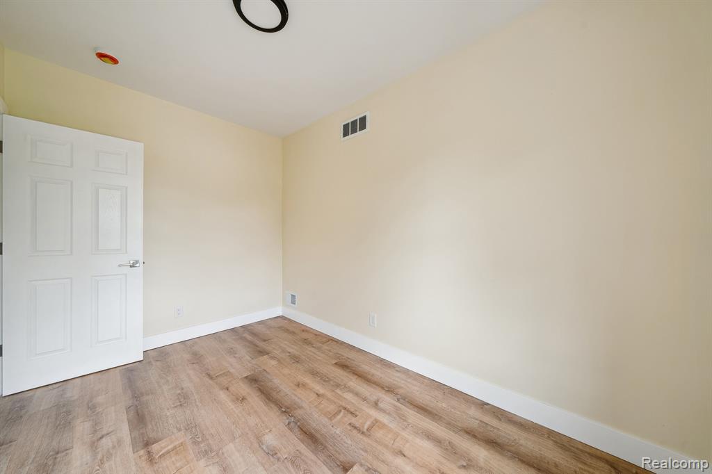 4222 Cadillac Boulevard, Detroit, MI 48214 — Photo 32