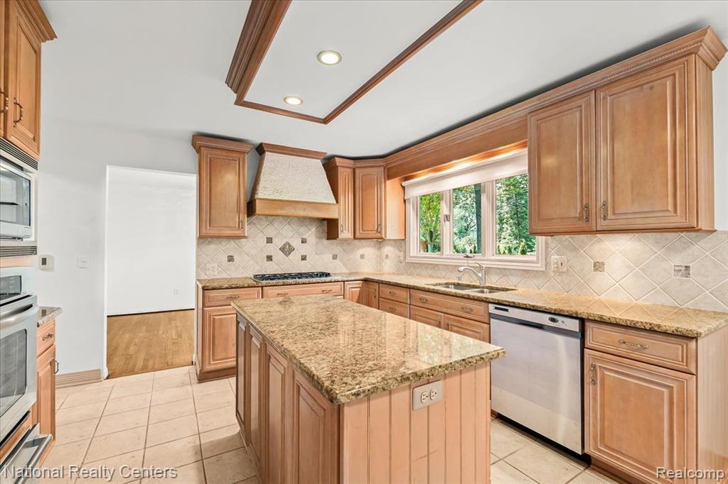 4258 WESTOVER Drive, West Bloomfield, MI 48323 — Photo 24