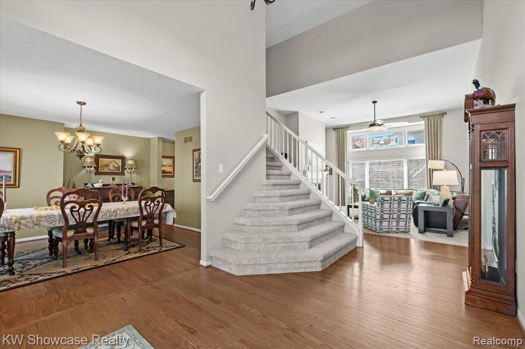 54771 GRENELEFE Circle E, South Lyon, MI 48178 — Photo 4