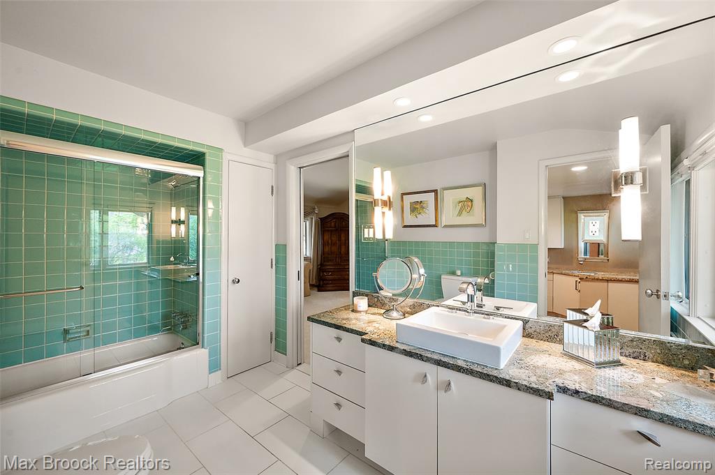30400 Woodhaven Lane, Beverly Hills, MI 48025 — Photo 19