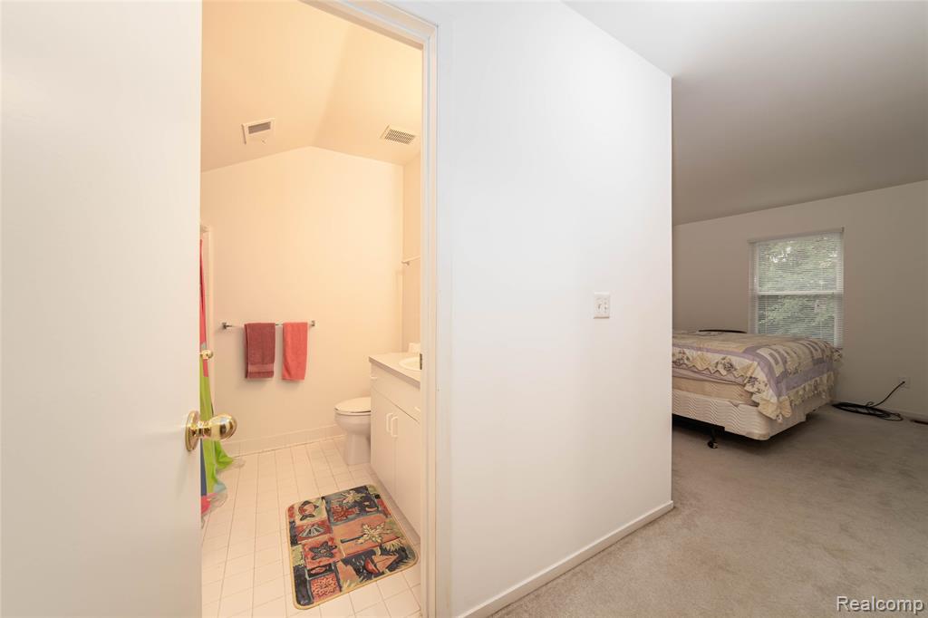 2090 Pleasant Drive, Commerce Twp, MI 48390 — Photo 13