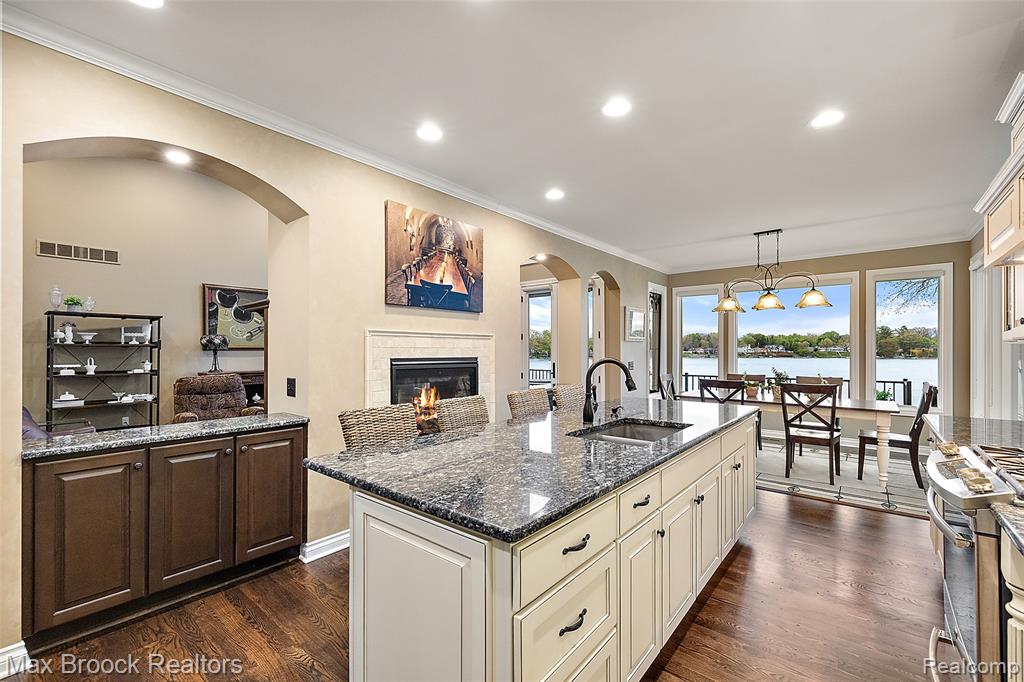 4353 Forest Avenue, Waterford, MI 48328 — Photo 9