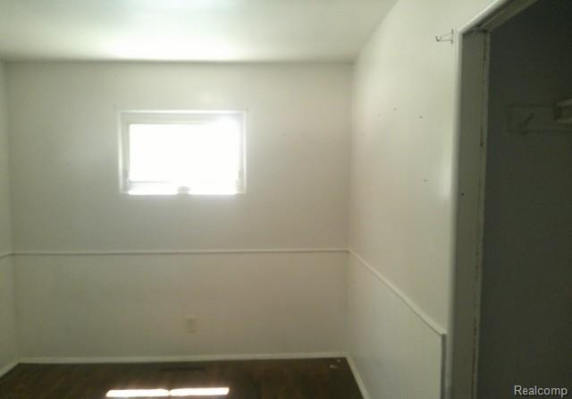 433 Crestview Street, Flushing, MI 48433 — Photo 17