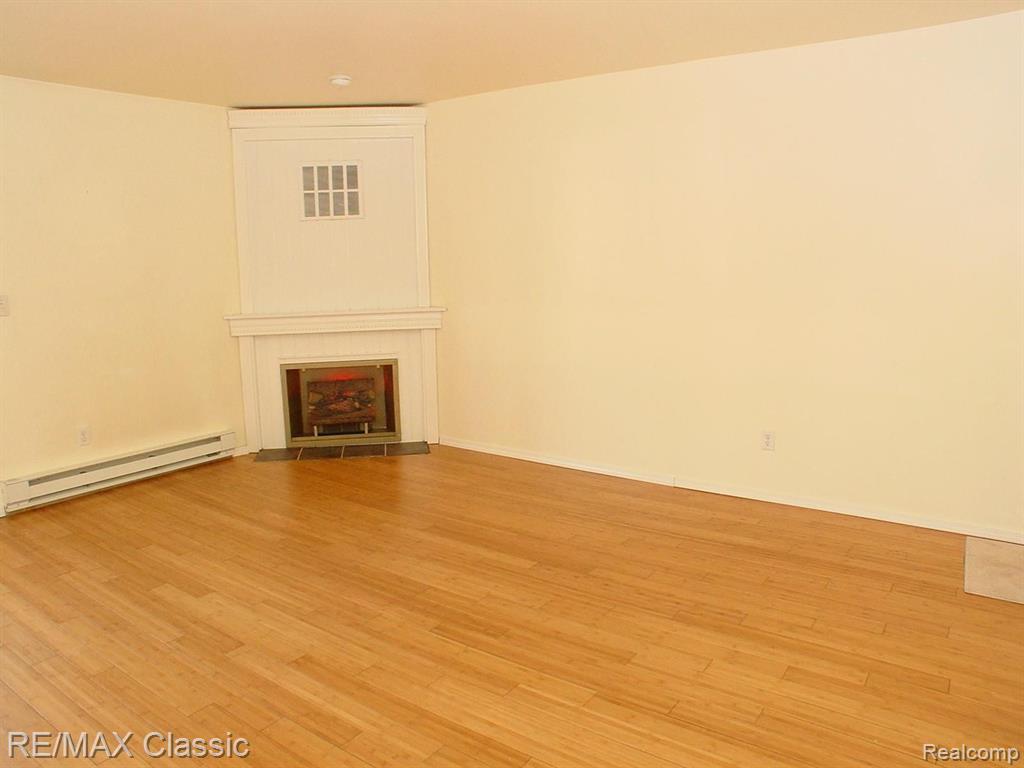 7572 WOODVIEW ST, 1, Westland, MI — Photo 4