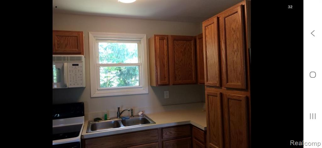 1040 OREGON Boulevard, Waterford, MI 48327 — Photo 4