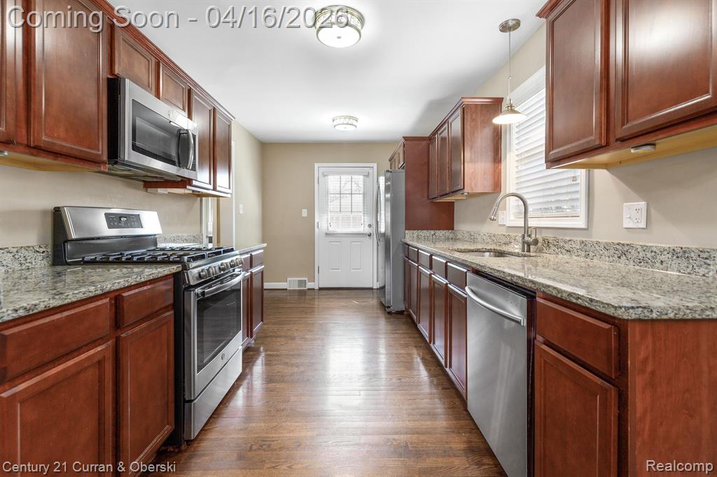 16925 MADOLINE Street, Beverly Hills, MI 48025 — Photo 4