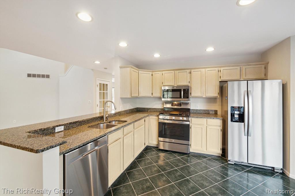415 Sommerset Court, Ann Arbor, MI 48103 — Photo 12