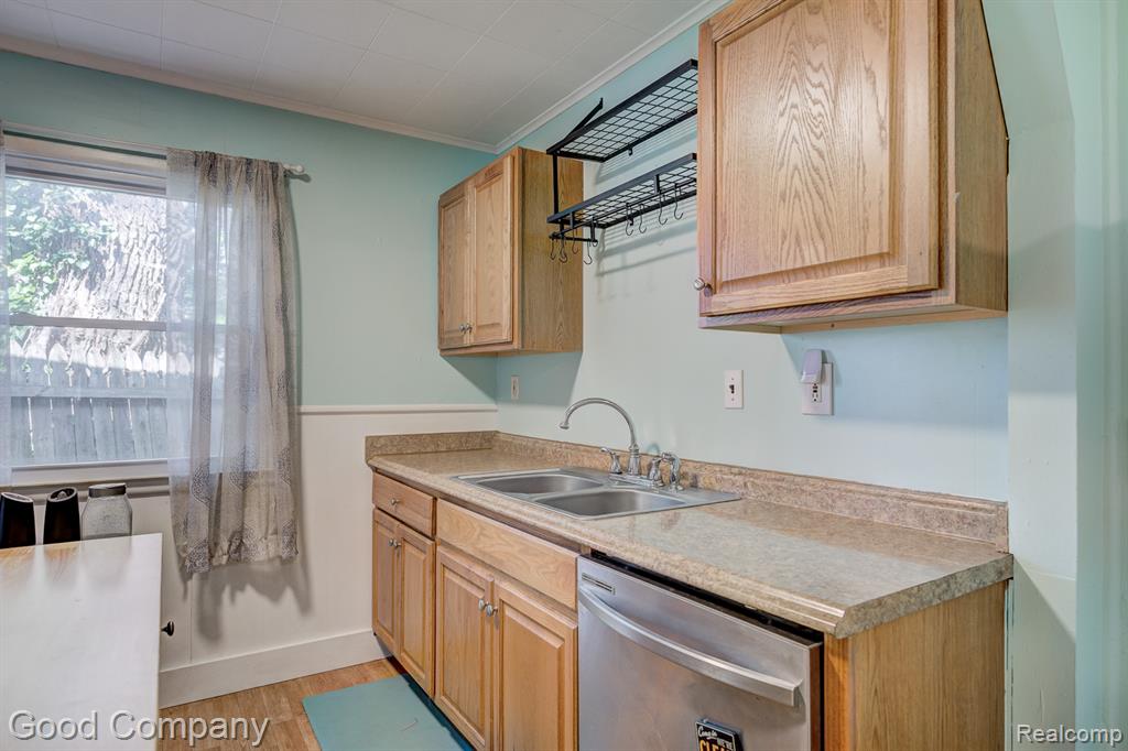 585 Roth Boulevard, Clawson, MI — Photo 10