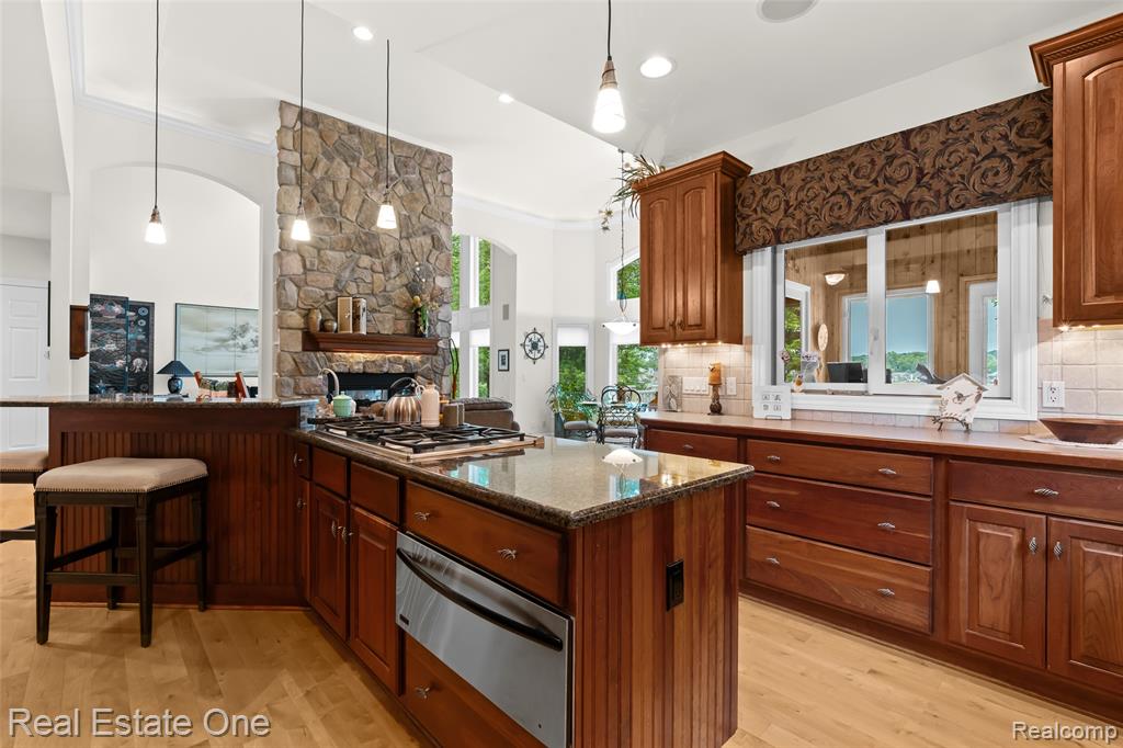16048 Pine Bluff Court, Fenton, MI 48430 — Photo 11