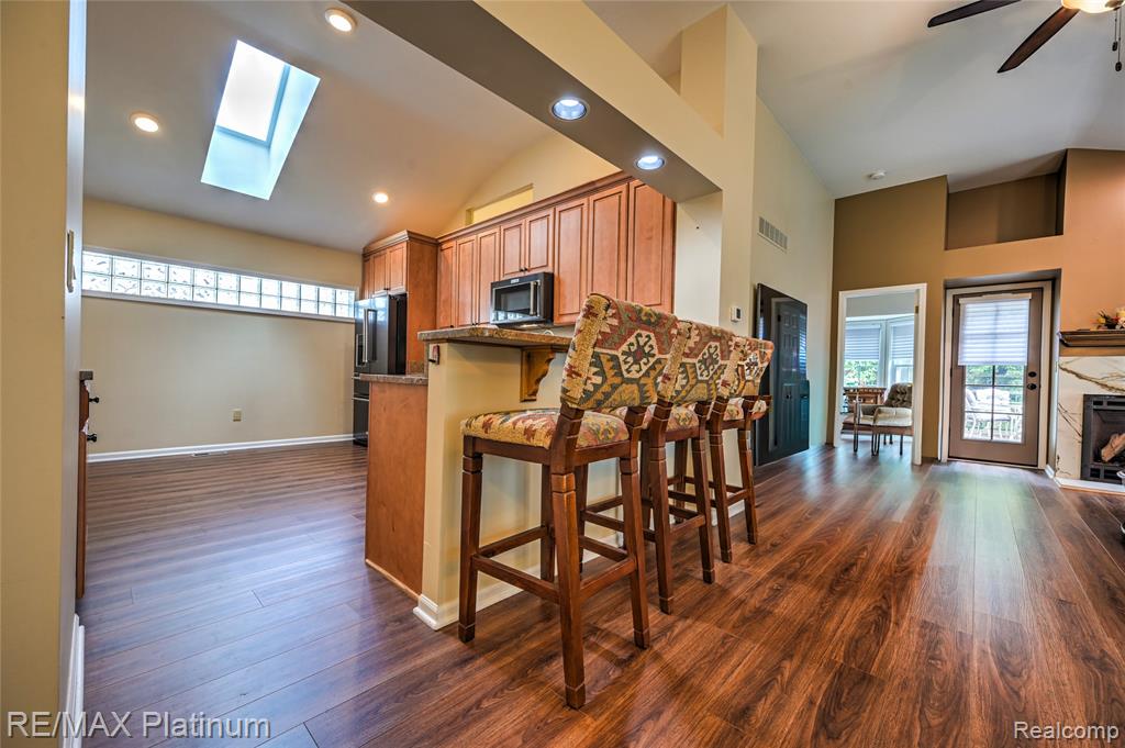 807 Whisperwood Drive, 70, Fenton, MI 48430 — Photo 10