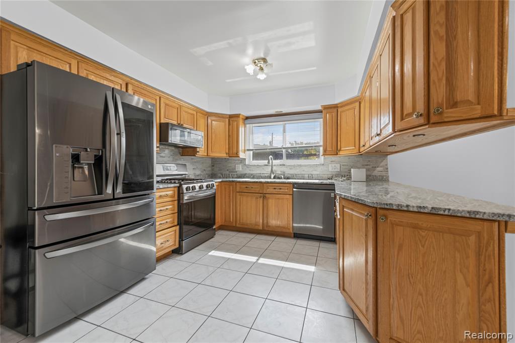 4900 Kadena Court, Sterling Heights, MI 48310 — Photo 13