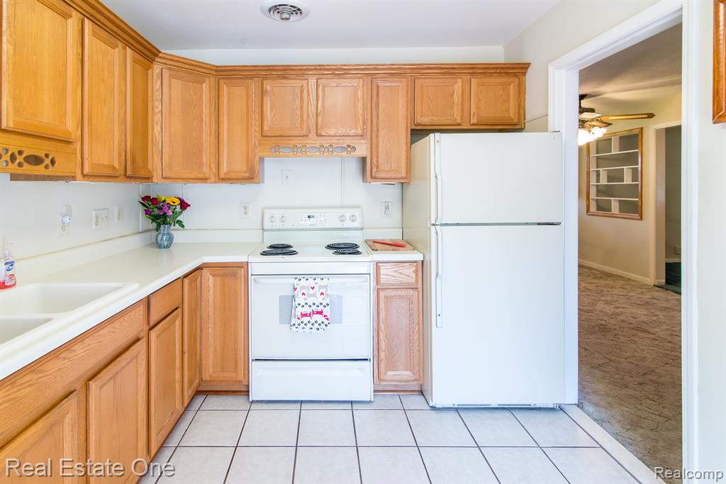 4049 MEIGS Avenue, Waterford, MI 48329 — Photo 9