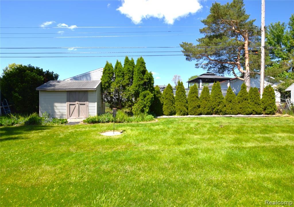 5326 Durwood Drive, Swartz Creek, MI 48473 — Photo 15