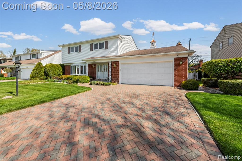 690 Briarcliff Drive, Grosse Pointe Woods, MI 48236 — Photo 2