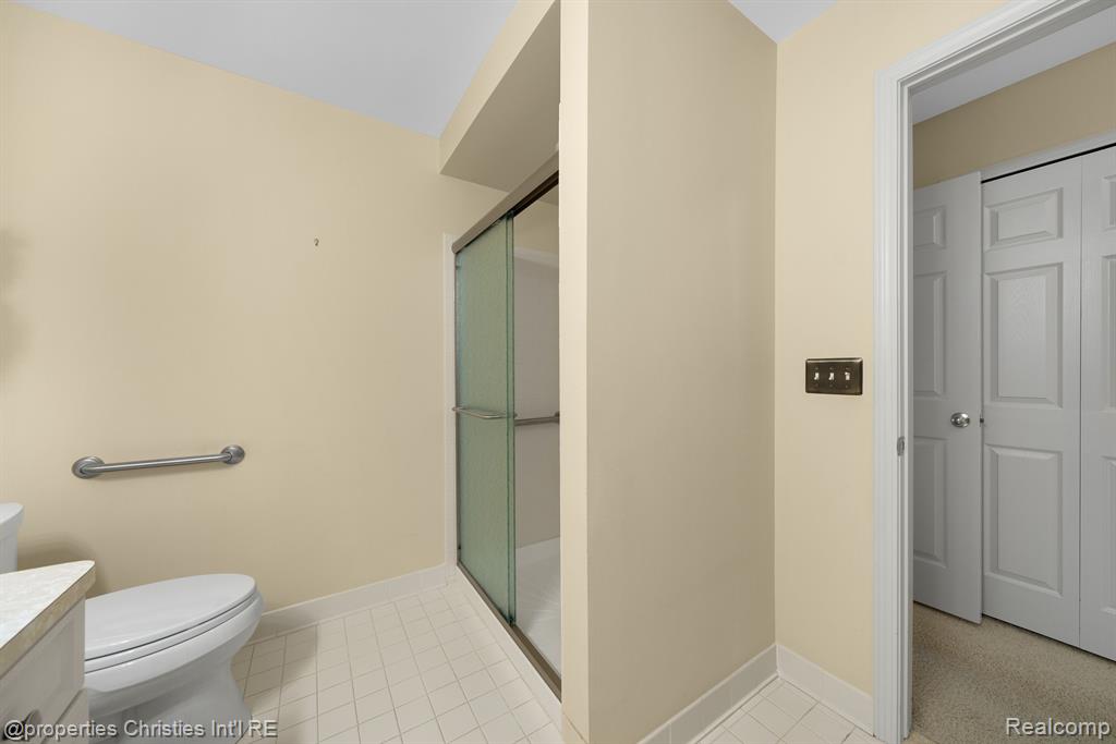 43450 COVE Drive, Clinton Twp, MI 48038 — Photo 17