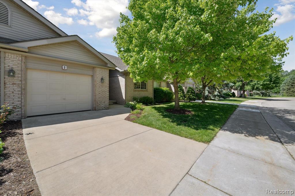 22270 QUAIL RUN Circle, 2, South Lyon, MI 48178 — Photo 2