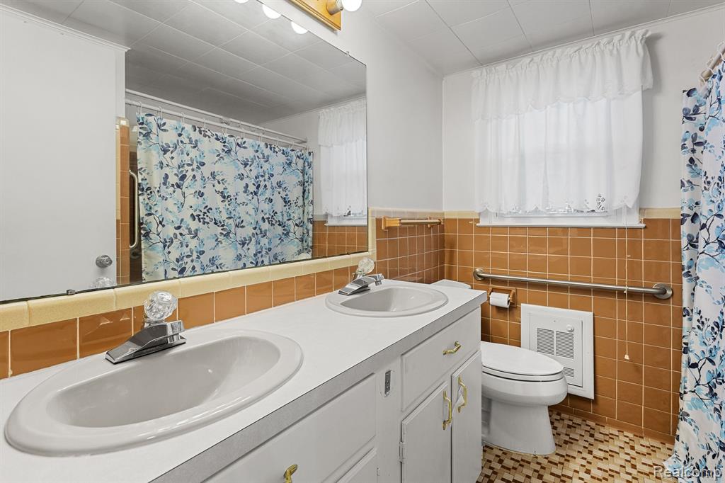 7085 OLD HAGGERTY Road, Canton, MI 48187 — Photo 21