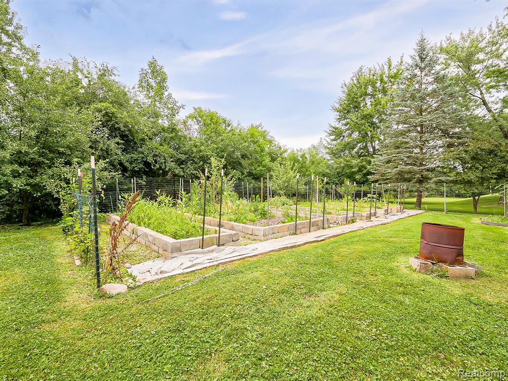 52010 11 Mile Road, South Lyon, MI 48178 — Photo 49