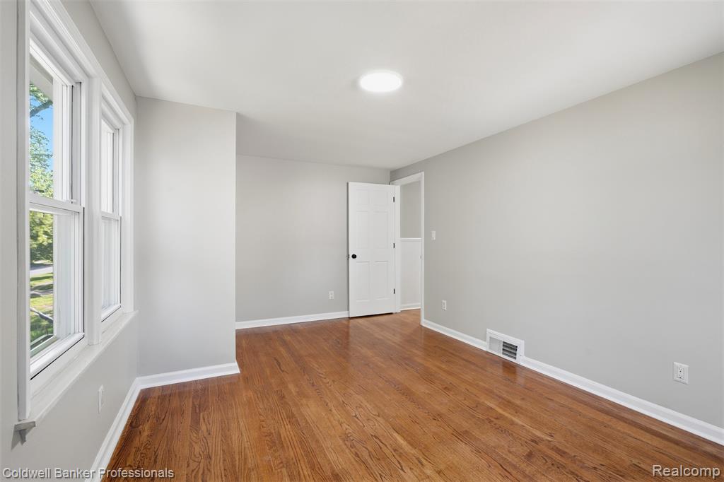 18761 Dolores Avenue, Lathrup Village, MI 48076 — Photo 30