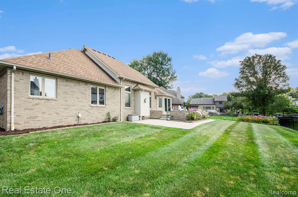 54149 Acadia Drive, Macomb, MI 48042 — Photo 33