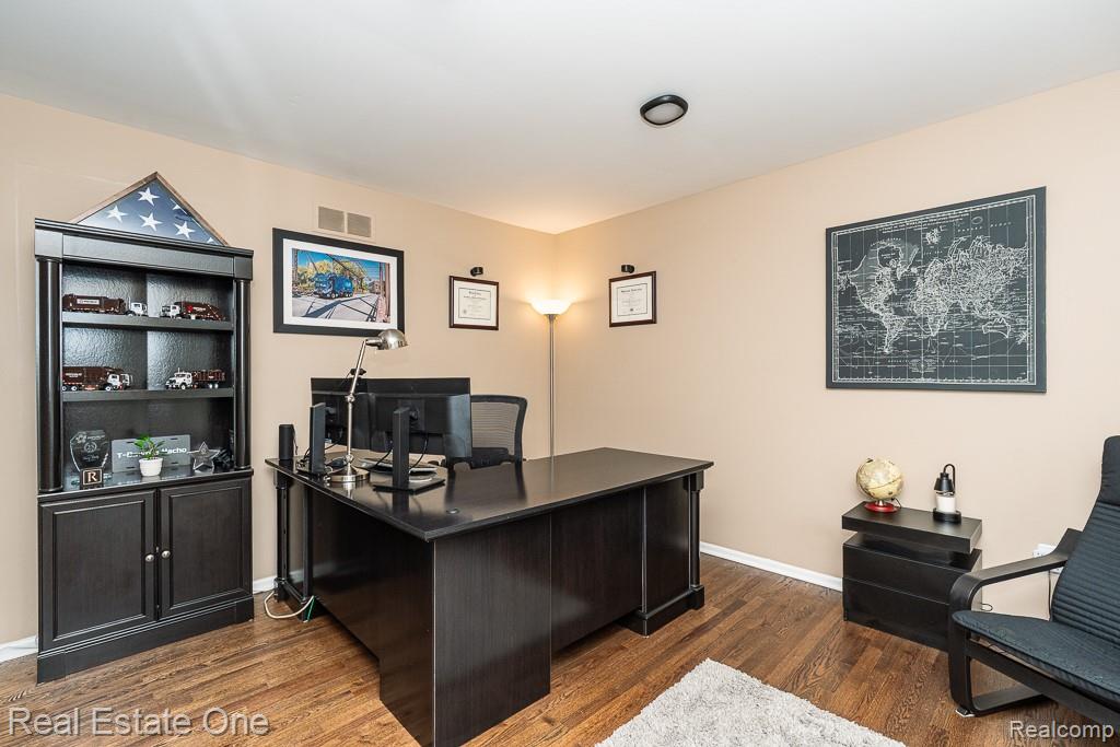 1043 Ridgeview Circle, Lake Orion, MI 48362 — Photo 4