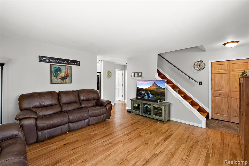 8110 W CIRCLE Drive, Clarkston, MI 48348 — Photo 10
