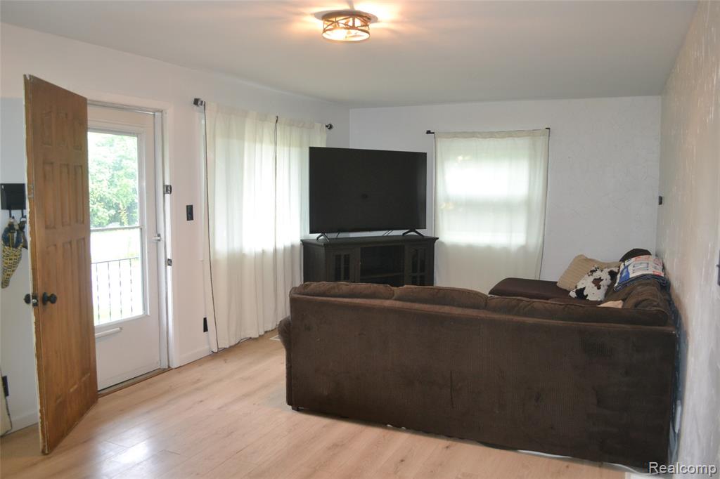 5244 Oleksyn Road, Flint, MI 48504 — Photo 7
