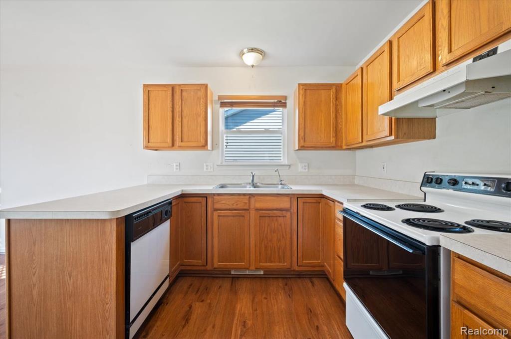 913 Rikki Ann Court, Wixom, MI 48393 — Photo 13