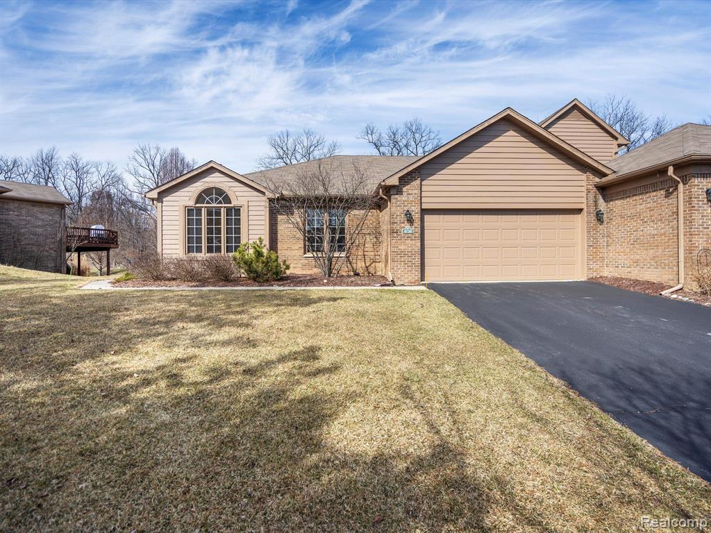 4738 MULBERRY WOODS Circle, Ann Arbor, MI 48105 — Photo 2