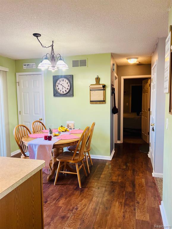 704 HAYSTACK Drive, Linden, MI 48451 — Photo 35