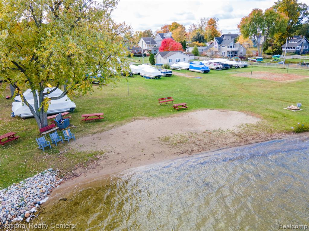 2825 Wall Street, Keego Harbor, MI 48320 — Photo 41