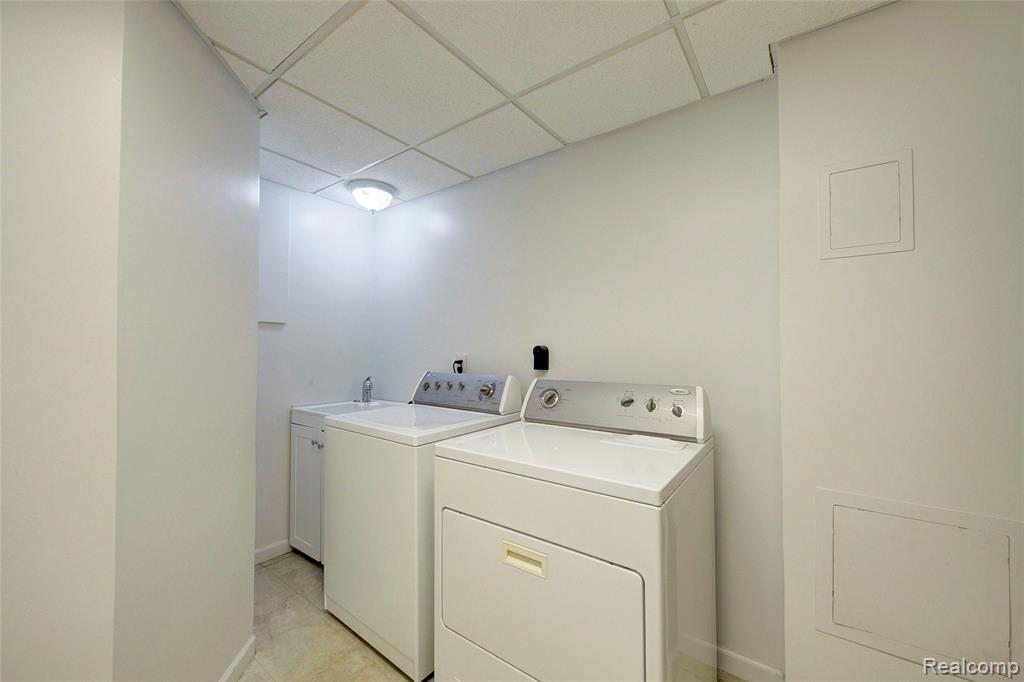 9870 Cambridge Court, 121-2, South Lyon, MI 48178 — Photo 25