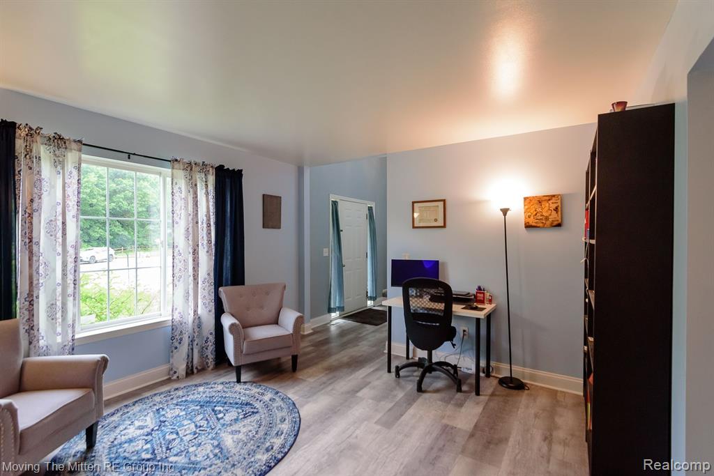 5861 MEADOWGREENE Drive, Waterford, MI 48327 — Photo 3