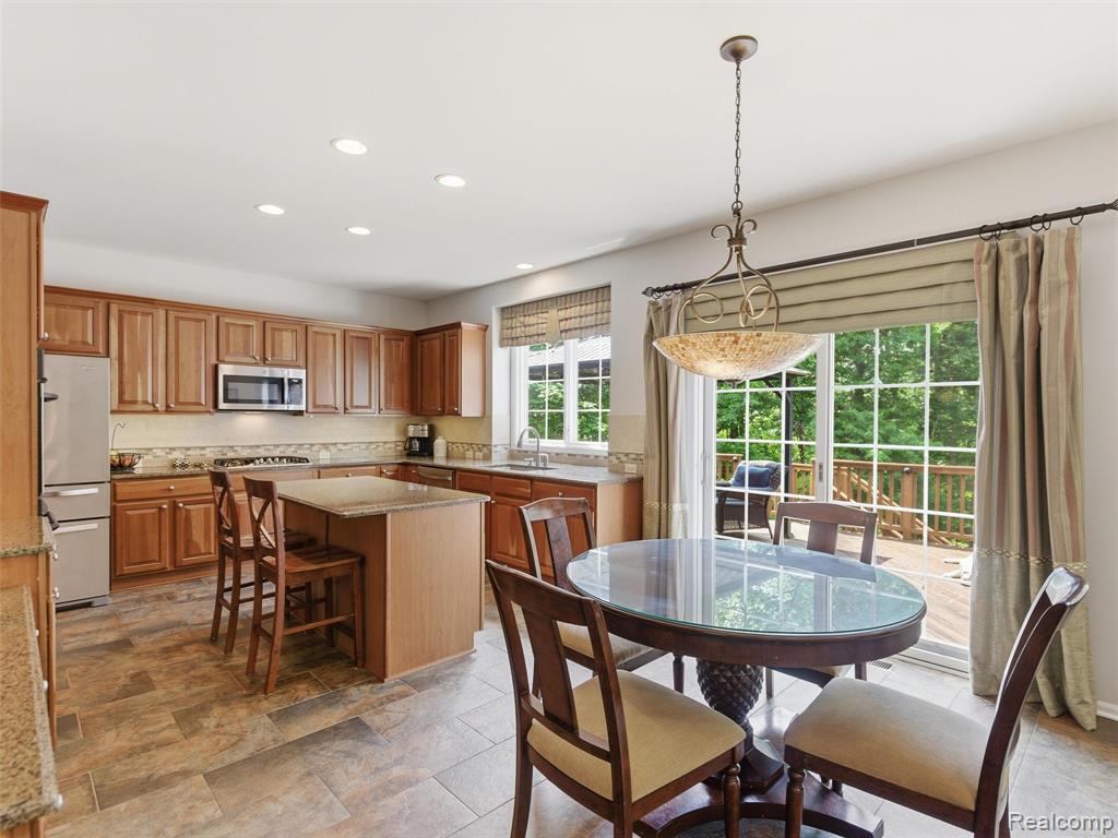 5454 Creekmonte Drive, Rochester, MI 48306 — Photo 14