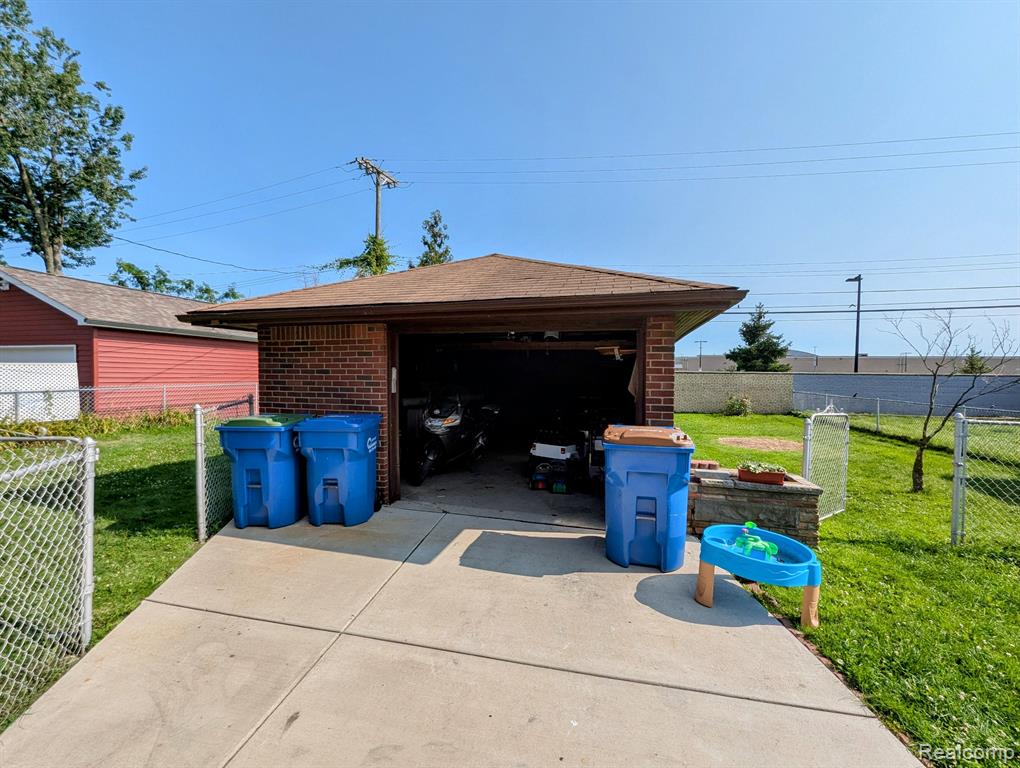 8242 Racine Road, Warren, MI 48093 — Photo 15